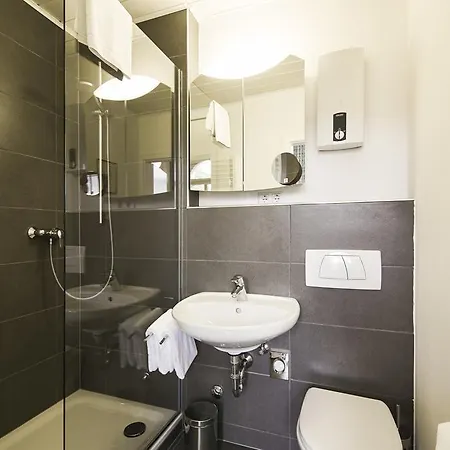 Πανσιόν Heinrichs Winery Bed & Breakfast 3*